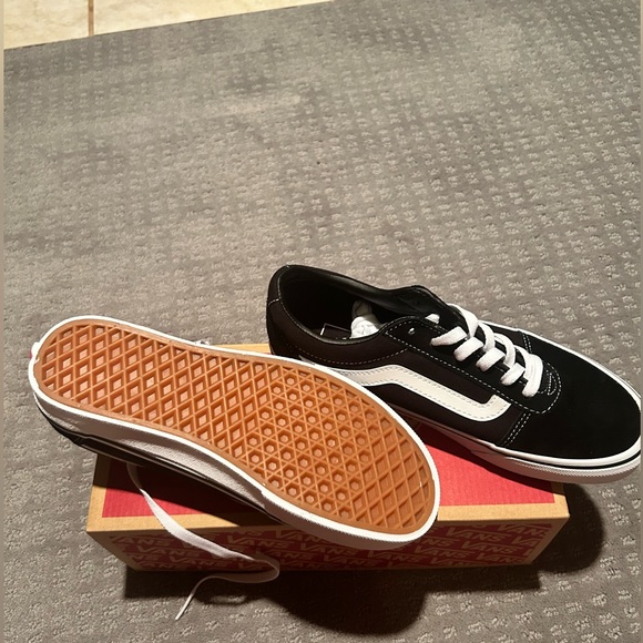 𝕍𝕒𝕟𝕤 𝕆𝕗𝕗 𝕋𝕙𝕖 𝕎𝕒𝕝𝕝 - Picture 5 of 6